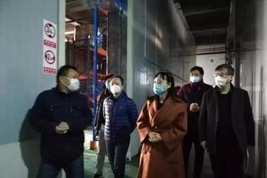 抗擊疫情，我們?cè)谝黄穑? /> </p>
      <div   id=